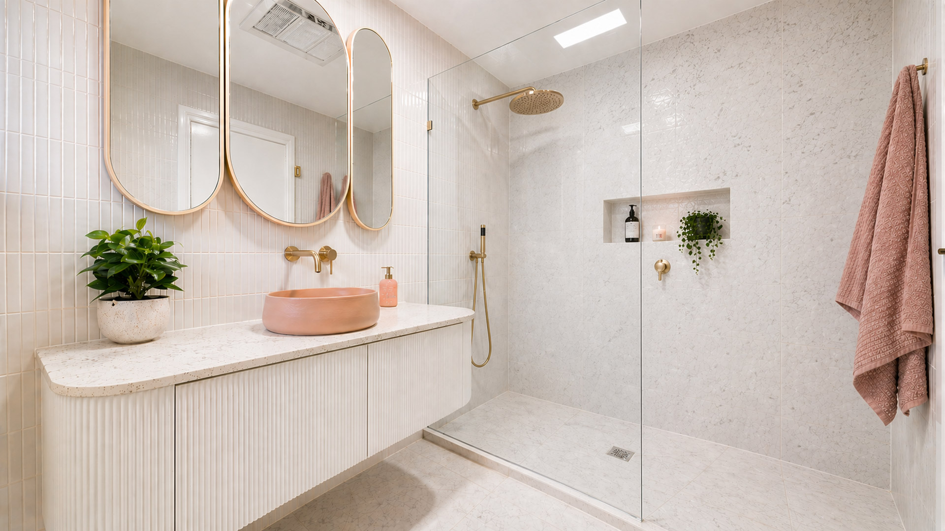 Light, bright bathroom design